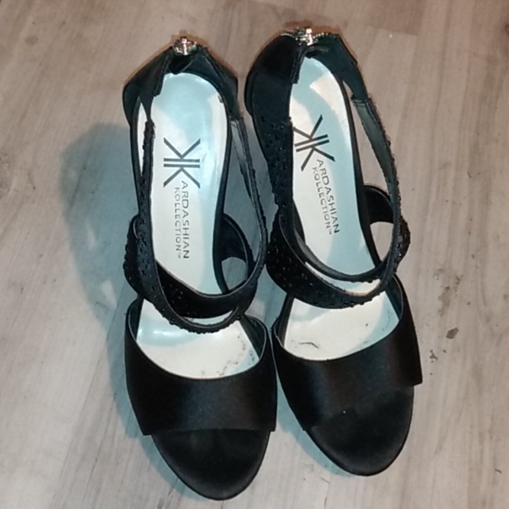 Kardashian kollection pumps